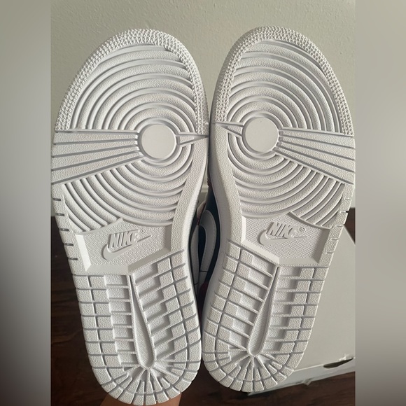 Wmns Air Jordan 1 Low - Picture 2 of 3